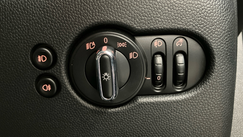 MINI Hatchback 2.0 Cooper S Exclusive II 5dr Auto [Comfort/Nav] Petrol Hatchback